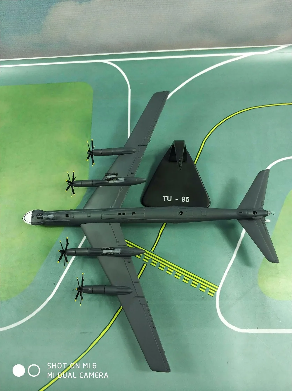 Бомбардировщик TU 95 из сплава 1:72 модели истребителей с высокой симуляцией металла