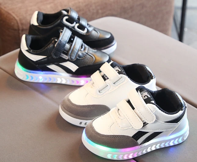 

2019 children's girls and boys LED luminous shoes sneakers luminous shoes boys running horse shoes baby flash shoes