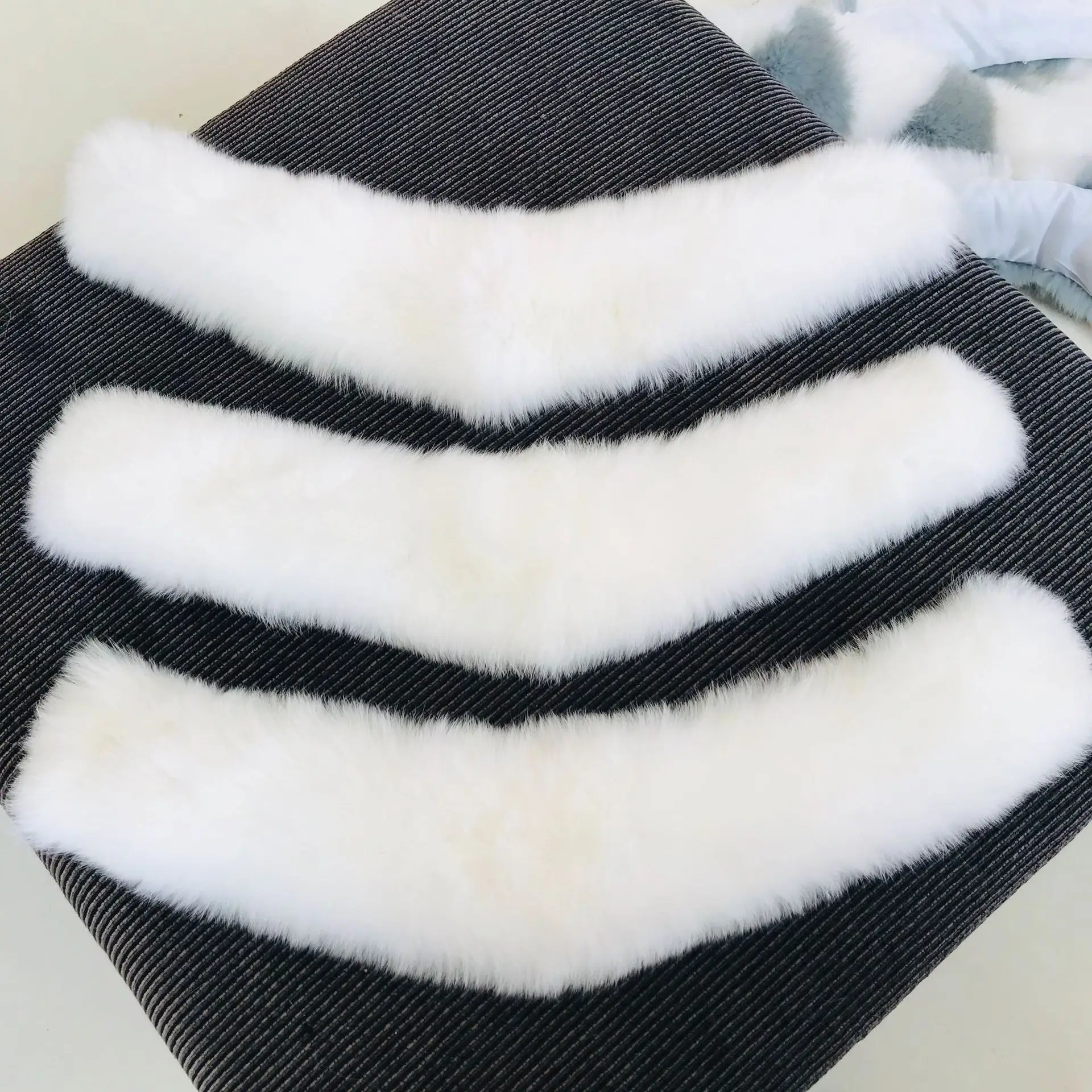 

2019 winter new real white fox collar down jacket to send over the collar