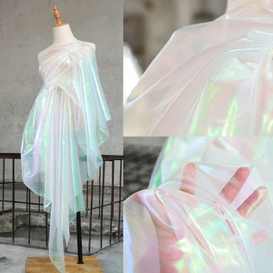 Цветное платье из органзы с градиентной печатью