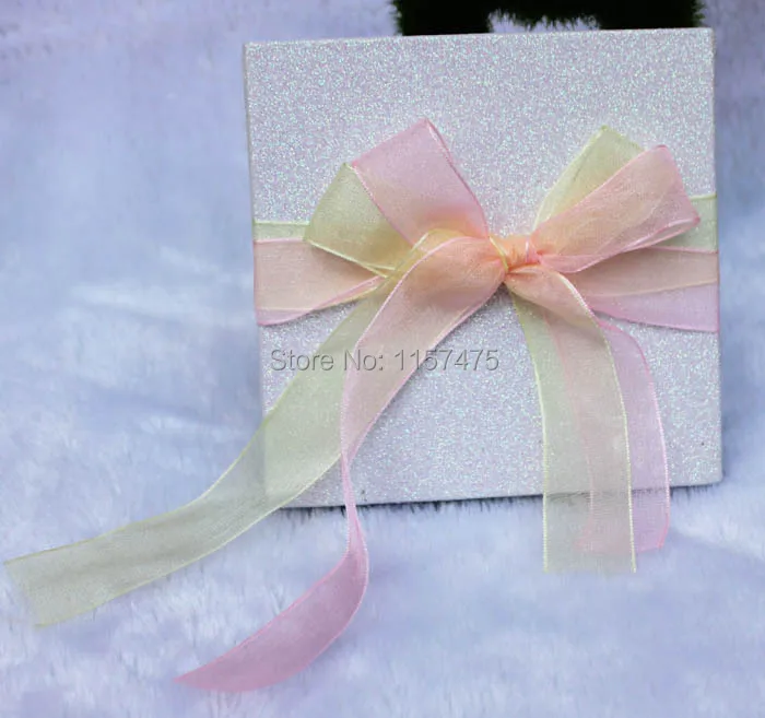 

HI1070 - Fantastic and Luxury Weddinng Invitations in Unique Design