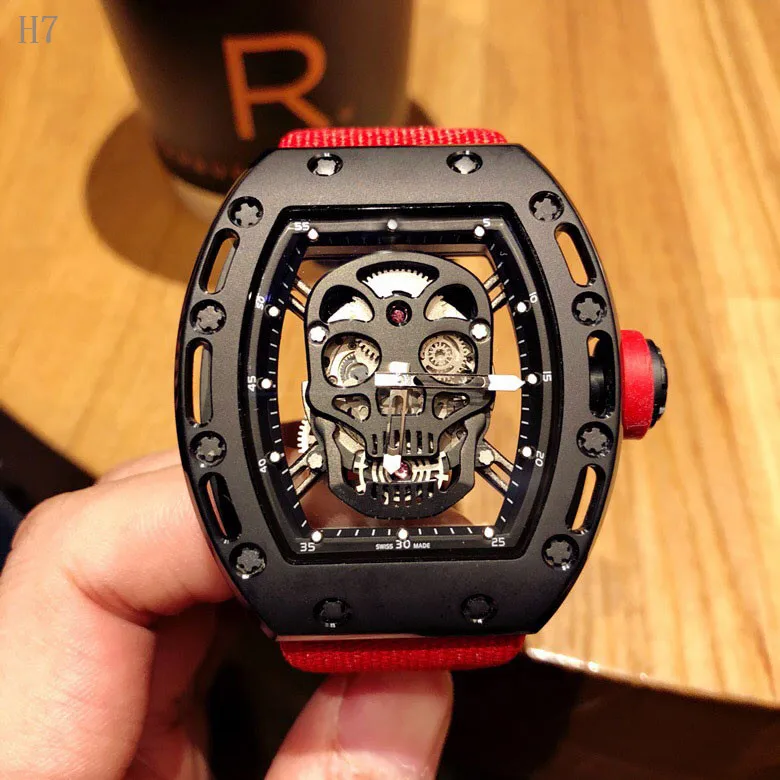 

2019 New Watch Mens Fashion Military Silicone Strap Rectangle Dial Skull Face Men Watches Wrist Watches 3D Scrub Dial Genuine