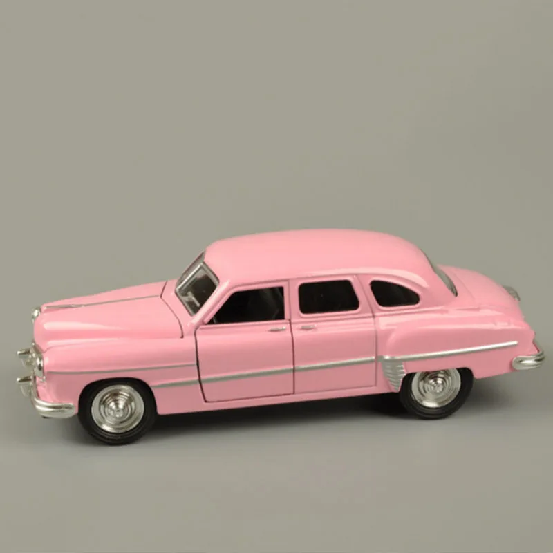 

1:28 ZIM GAZ Classic Car Vehicle Alloy Diecast Toy High Imitation the Soviet Union Car Model Gifts Cars Toys Gift For Collection