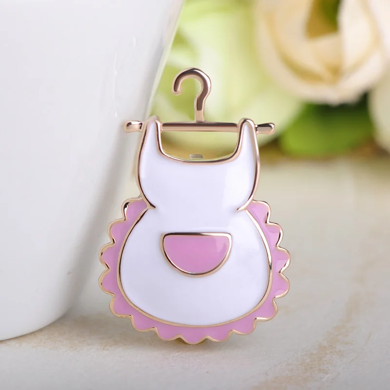 

Blucome Fashion Vivid Apron Shape Brooch White Enamel Gold Color Corsages Women Kids Clips Suit Scarf Pins Waiter Mother Gifts