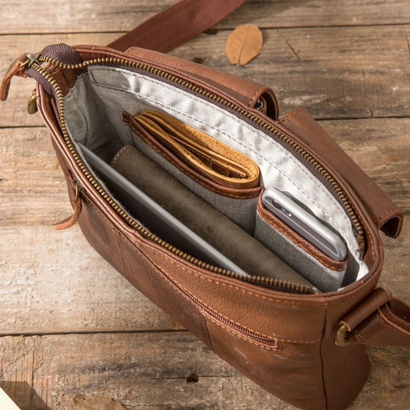 AETOO Original Retro Men's Leather Handbag First-Handed Cowhide Shoulder Skip Mailman Bag Casual IPAD Men's Bag