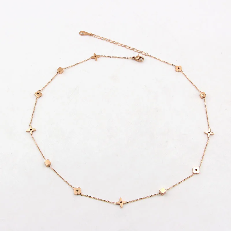

Multi-floret accessories short Necklace fashion Titanium steel woman accessories short collarbone necklace