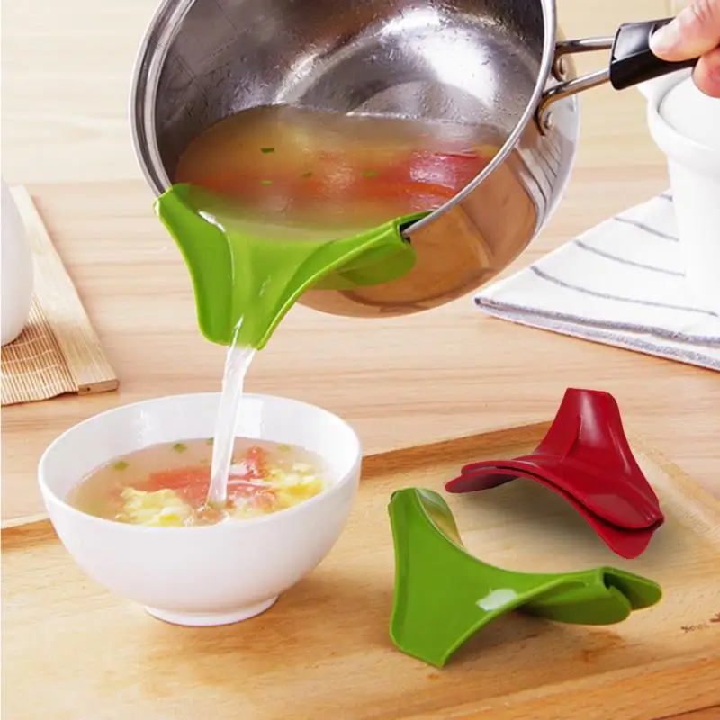 

Multifunction Silicone Slip On Pour Spout Clip On Single Pouring Spout for Pans Bowls Kitchen Tool