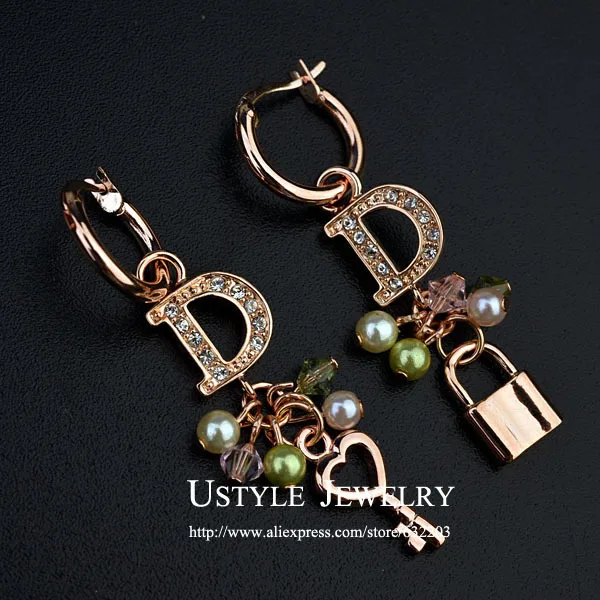 

USTYLE "D" Lock and Key Pearl Drop Earrings for woman JE0014A