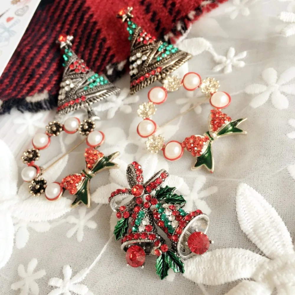 

High Quality Korea Vingtage Christmas Tree Jingle Bell wreath Badge Brooches Pin Fashion Jewelry For Young Girl Woman-SWGWBH018F