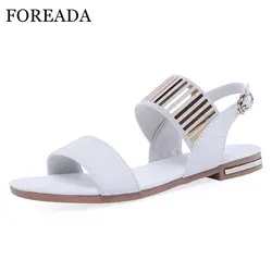 FOREADA/Женская обувь, летние сандалии с пряжкой, натуральная кожа, обувь на плоской подошве, металлические украшения, открытый носок, женские