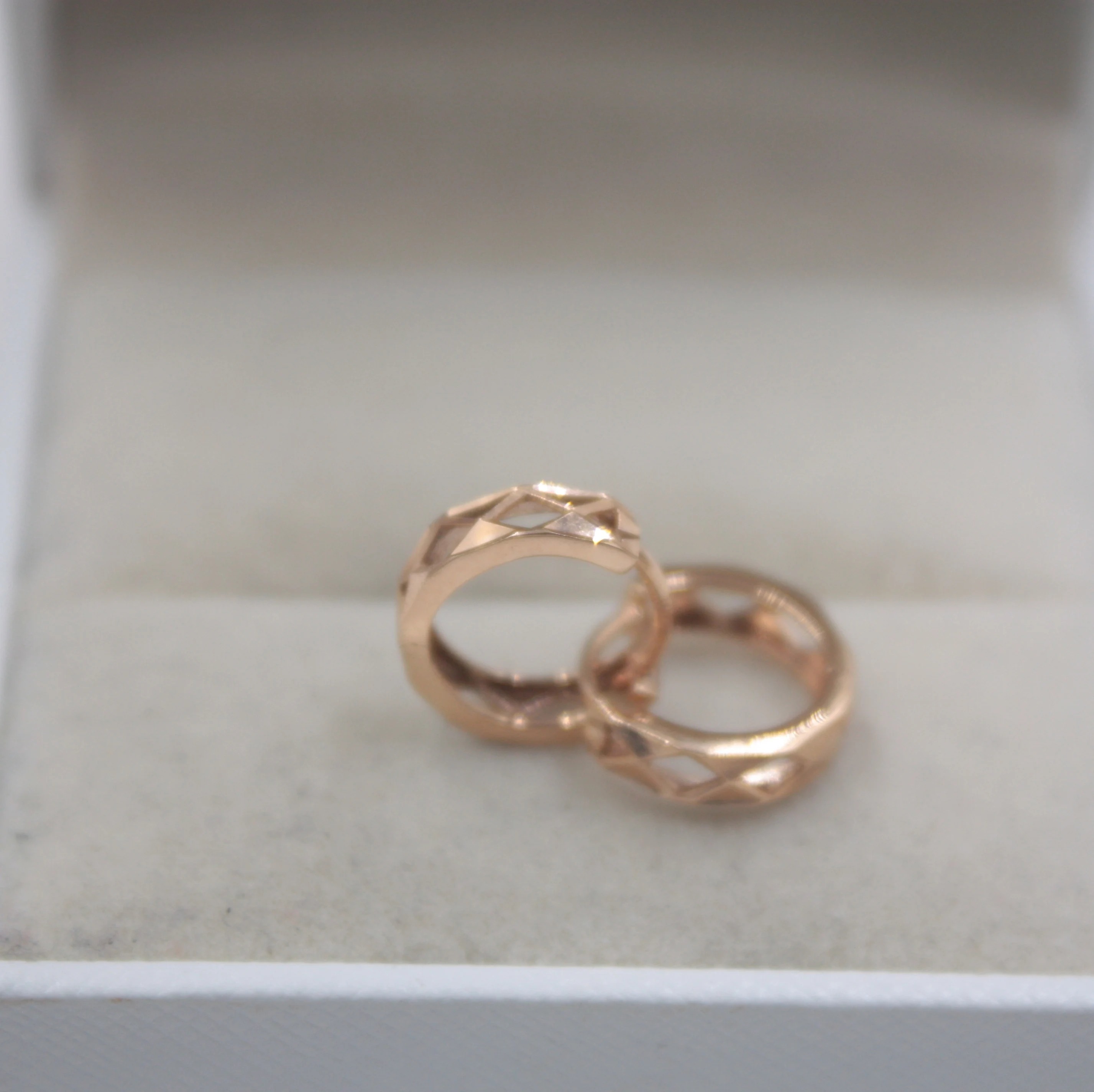 

Real 18K Rose Gold Earrings Hollow Diamond Woman's Lucky Small Earrings Hoop Gift 13mmDia Jewelry