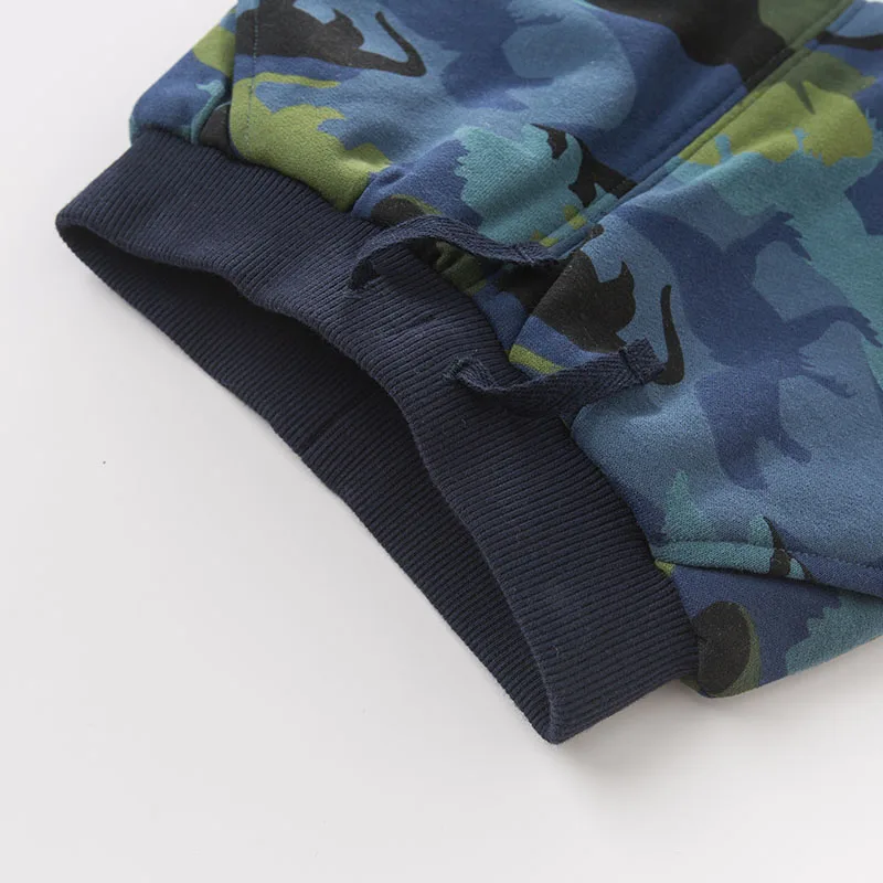 DB6195_0005_6Y3A9844