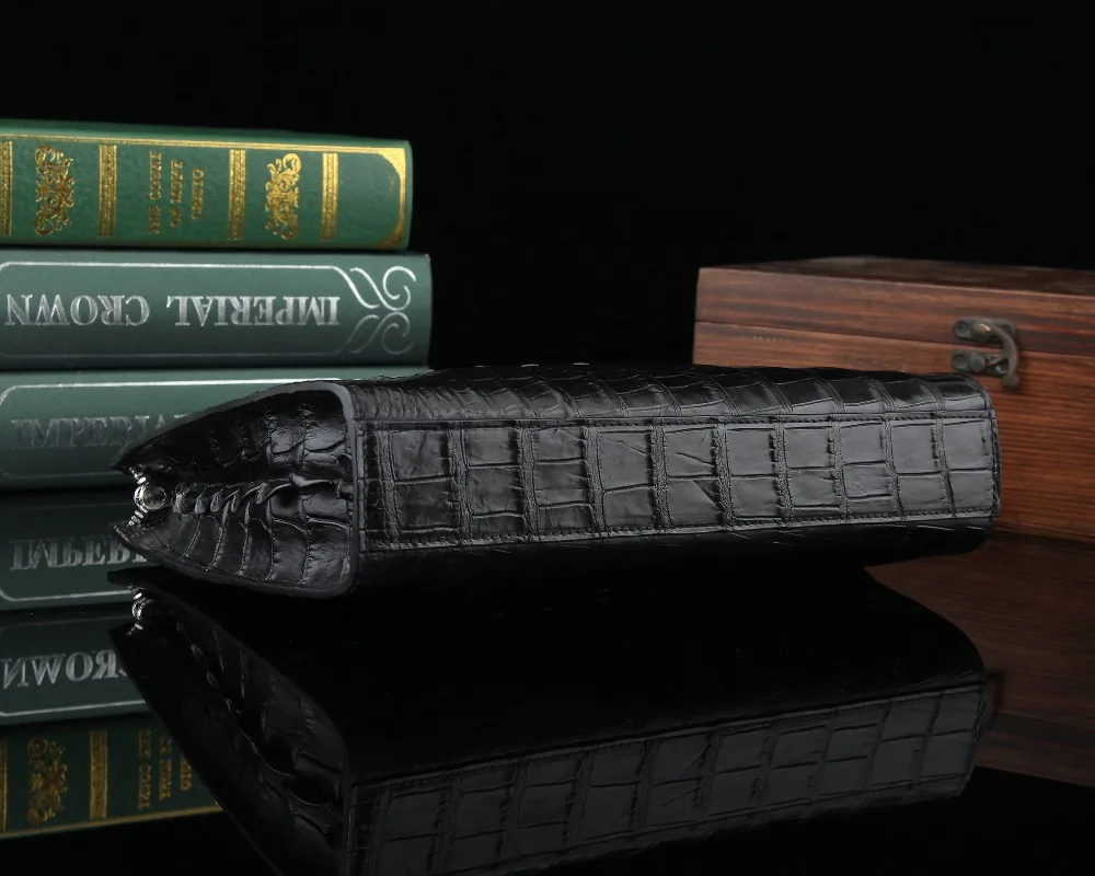 Рисунок 6 - Мужской кошелек-клатч из натуральной крокодиловой кожи