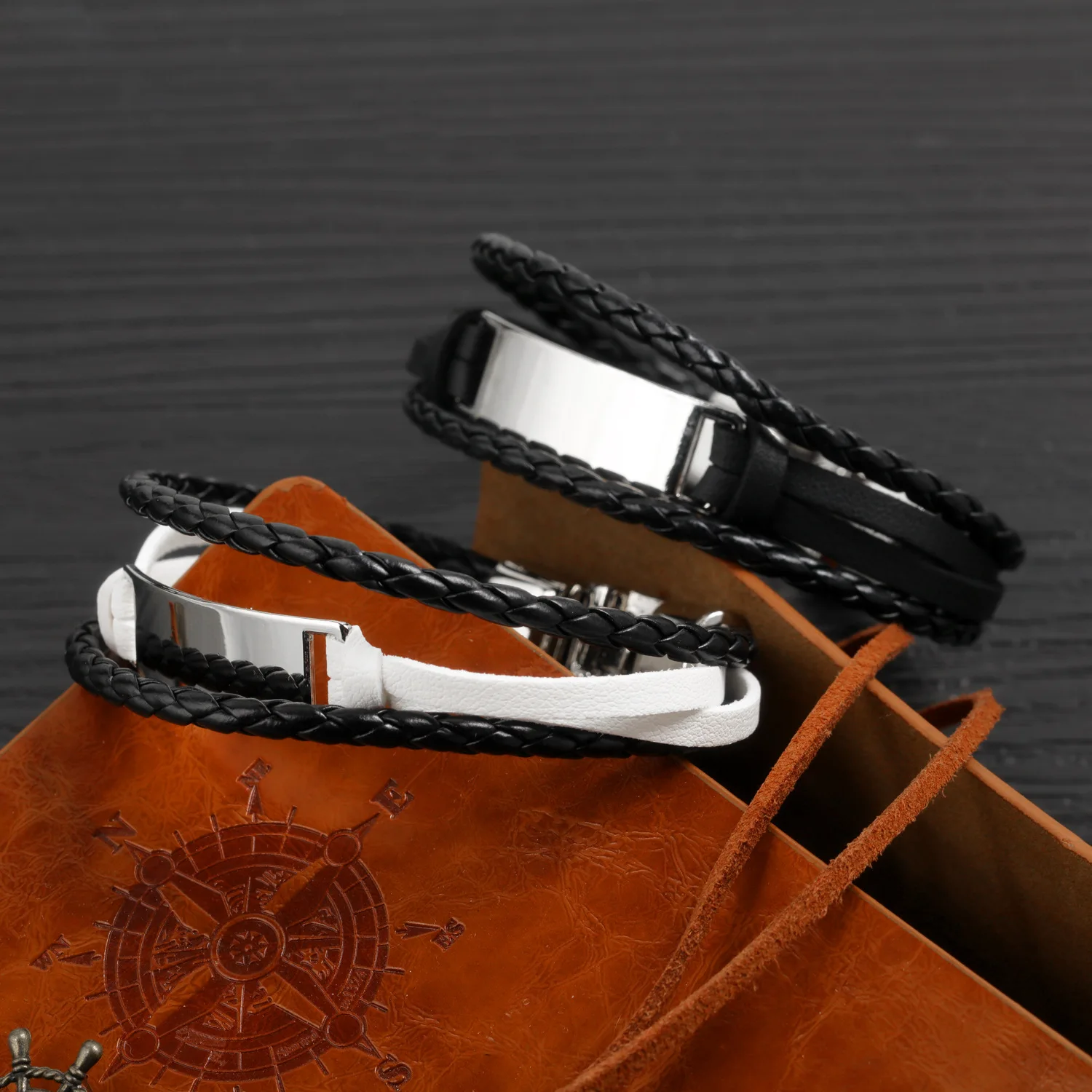 Персонализированные пользовательские Выгравированные мужские браслеты черный винтажный кожаный браслет индивидуальные надписи логотип для моего сына подарки мужские ювелирные изделия