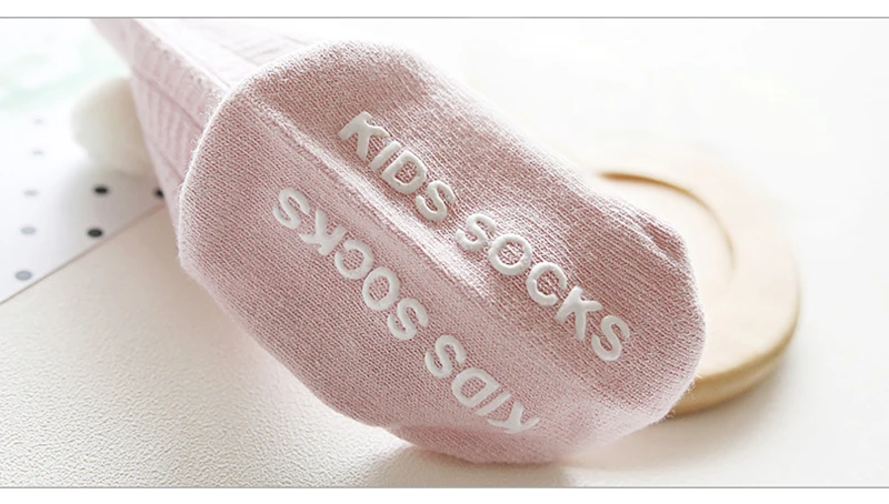 Новые носки для малышей с помпонами, осенне-зимние носки по щиколотку для новорожденных аксессуары для малышей, недорогие хлопковые носки для детей от 0 до 4 лет, 1 пара