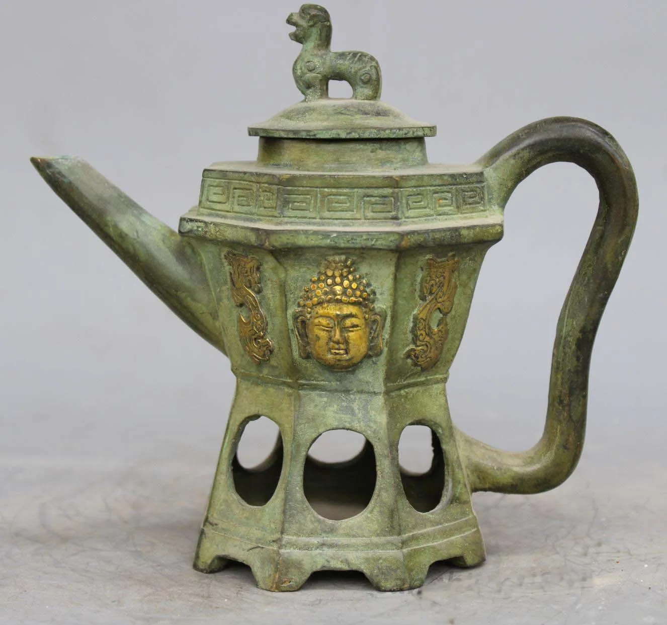 

marked old chinese bronze sakyamuni head beast statue Wine Tea Pot Flagon jar A
