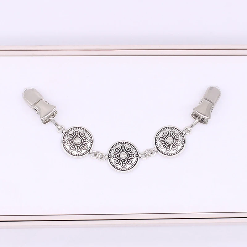 

Women Cardigan Sweater Blouse Shawl Brooch Shirt Collar Retro Duck Clip Clasps Charm Accessories Gift Carved Flower Jewelry