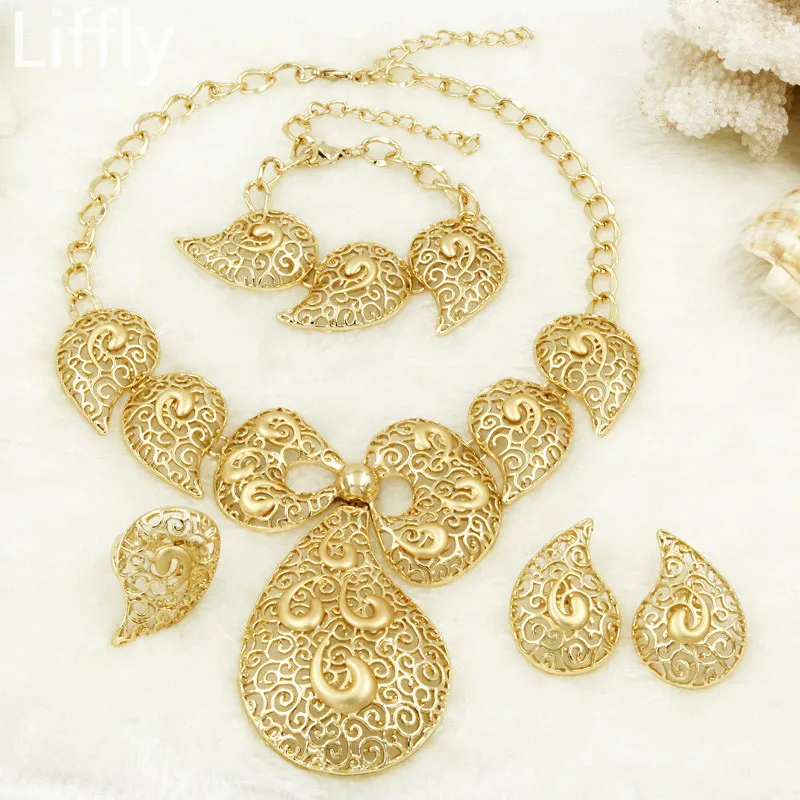 

CZ New Charm African Women's Jewelry Accessories Hollow Flower Necklace Big Jewelry Italy Nigeria Fashion Bride Gold Jewelry Set