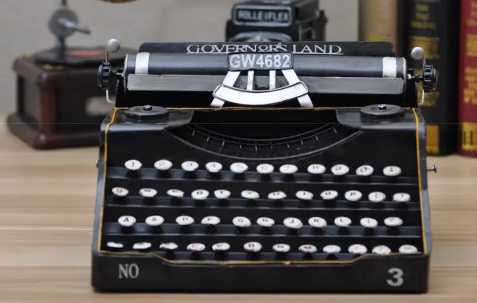 vintage retro classic Distressed movie prop antique typewriter hand-made craft model for home coffee bar ornaments decoration vintage retro classic Distressed movie prop antique typewriter hand-made craft model for home coffee bar ornaments decoration