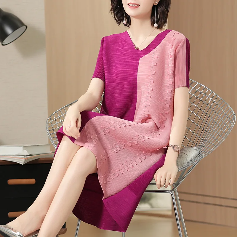 

Plus Size Contrast Color Dress Women 2019 Summer New V Neck Short Sleeve Patchwork Miyake Pleats Loose Knee Length Casual Dress