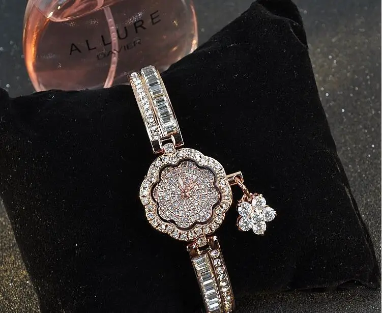 de aço inoxidável relógios de diamantes brilhando