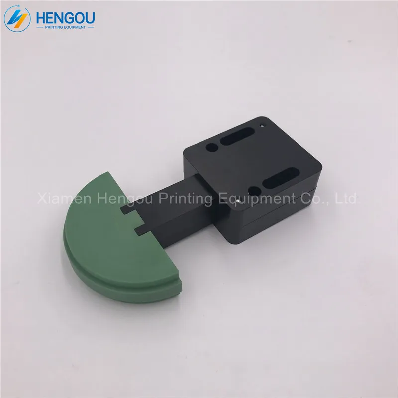 

2 pieces spare parts for offset SM74 SM52 Printing Machine Chain Stretcher 00.580.3869 offset green color parts