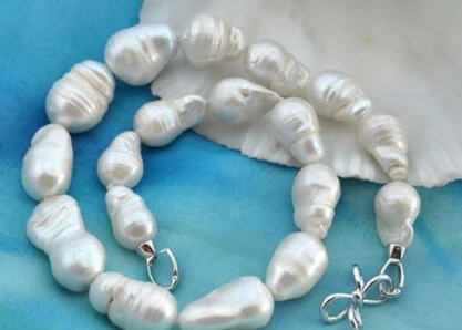 

Jewelr 006452 baroque white reborn keshi pearl necklace