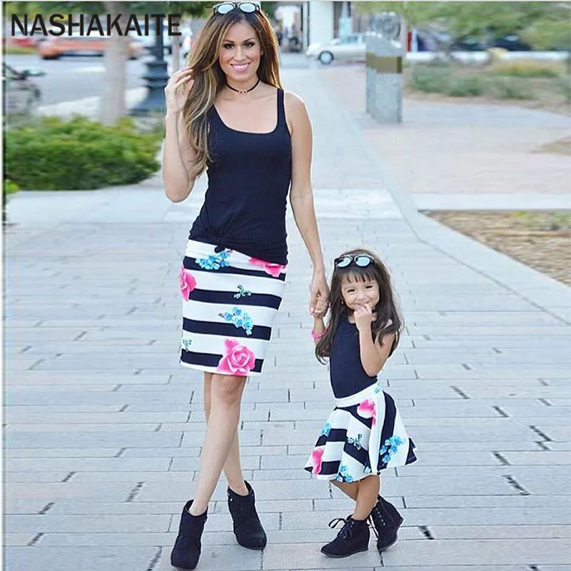 

Mother and daughter clothes Family tshirt+Flroal skirt mae e filha mother dauaghter dresses mom and daughter matching clothes
