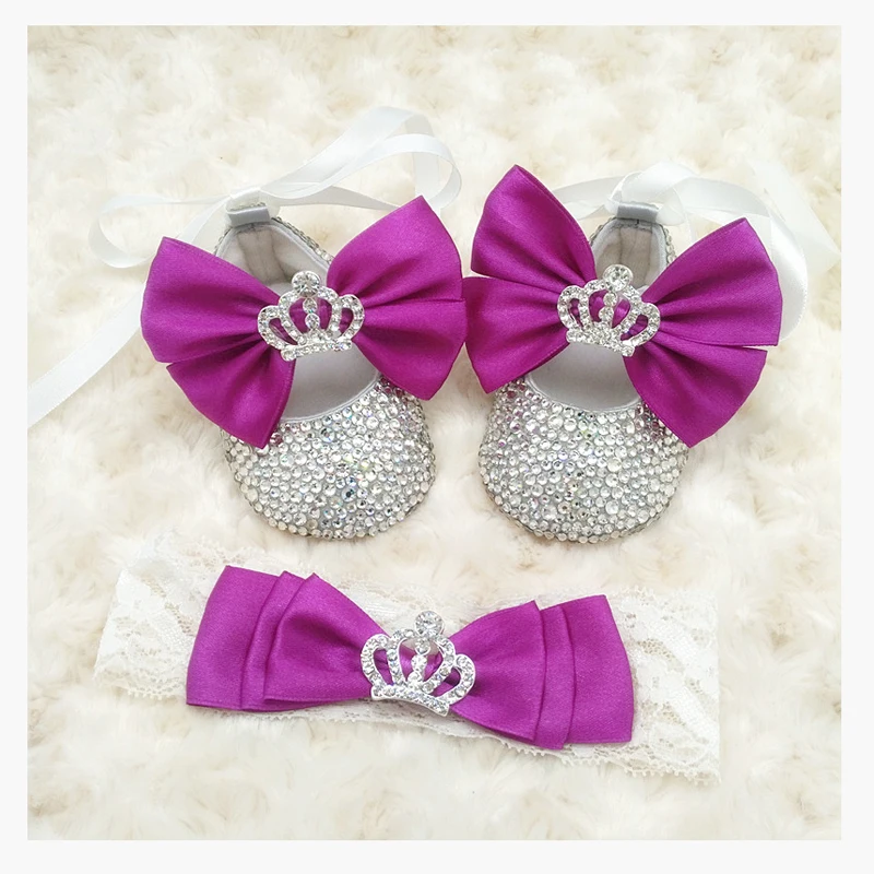 Обувь с бантом для маленьких девочек на заказ; Подарочный комплект с повязкой на голову; Сатиновые очаровательные ботиночки для крещения, украшенные кристаллами в виде короны и Рубиновой лентой BB24 - Цвет: Фиолетовый