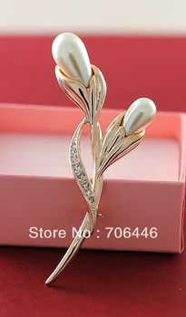 

Clear Rhinestone Diamante Cream Pearl Pretty Bunch Flower Bouquet Brooch