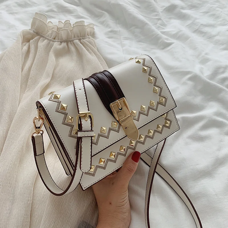 

2019 new three-dimensional small square bag rivet wave single shoulder Messenger bag