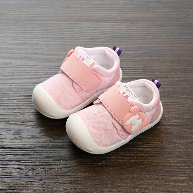 Весенняя мягкая удобная Уличная обувь для маленьких девочек и мальчиков; кроссовки Микки из мультфильма; детские первые ходунки; нескользящая обувь для малышей - Цвет: Розовый
