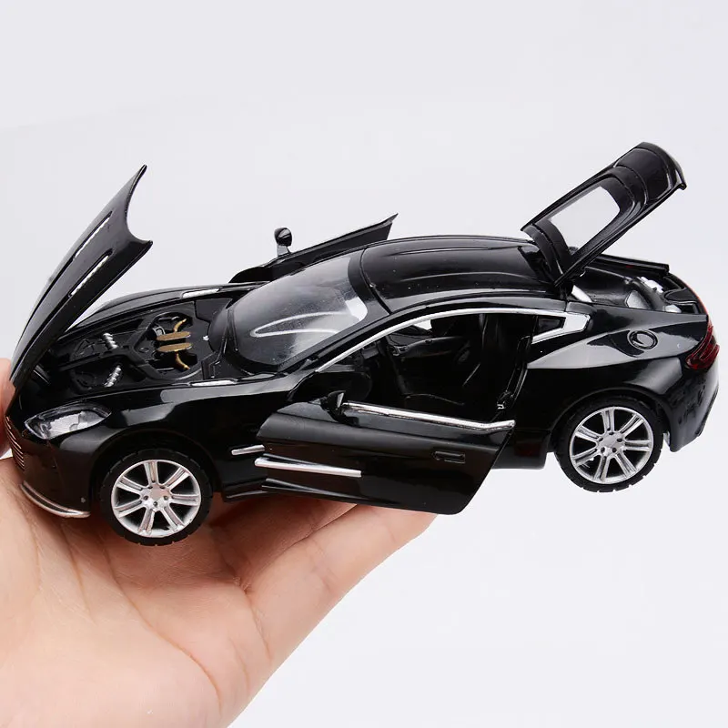 

[Bainily] 1:32 Black Iron Alloy Car Toys Aston Martin Model Sound and Light Flashing Pull Back Simulation Race Car Children Toys
