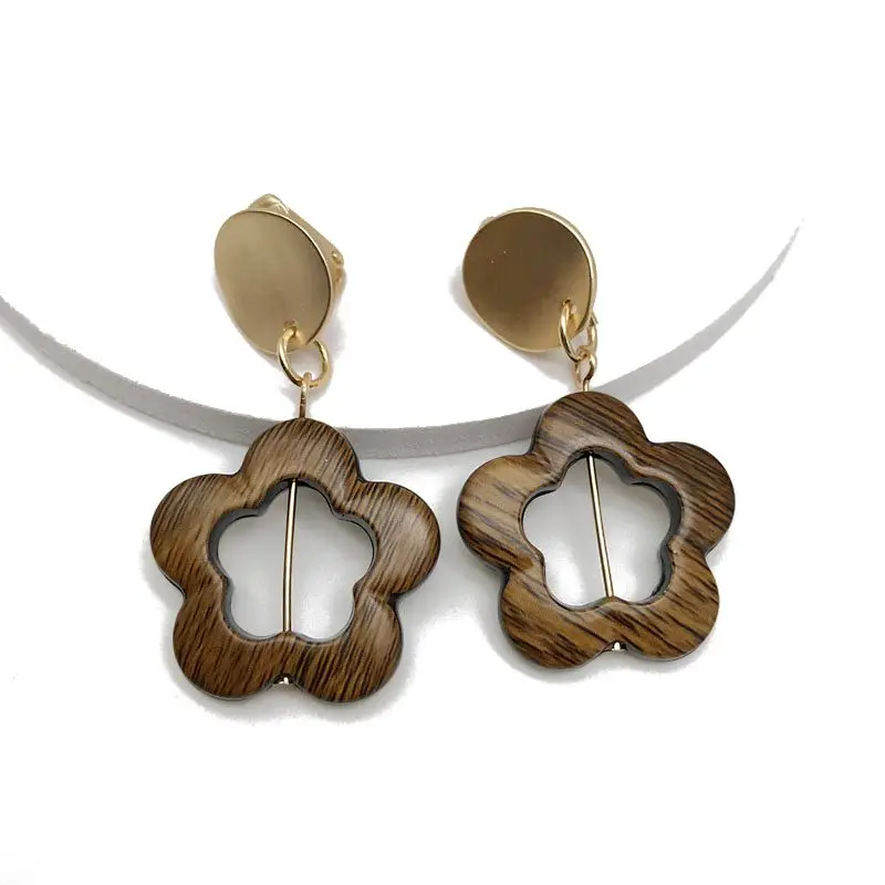 

Free Shipping Sweet Flower Wood Resin Pretty Clip Earring For Women