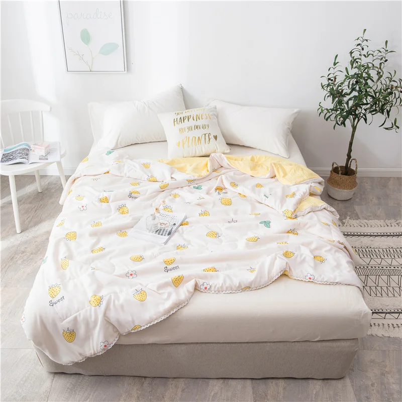 

Home Textile Soft Strawberry Quilts Ruffle Trim Bed Quilt Comforter Washable Quilted Kids Fruit Bedding Duvet Summer Quilt