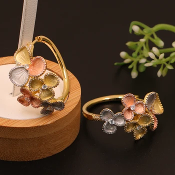 

Lanyika Fashion Jewelry Trendy Graceful Lovely 3 Leaf Flower Hoop Earrings Sandblasting Wedding Engagement Luxury Earring Gift