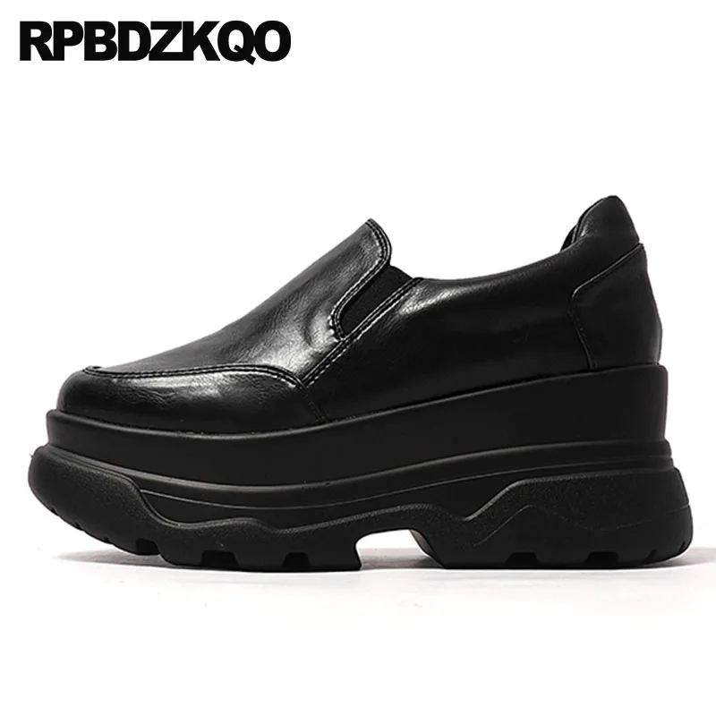 Белые женские слипоны на толстой подошве с круглым носком сезон весна осень