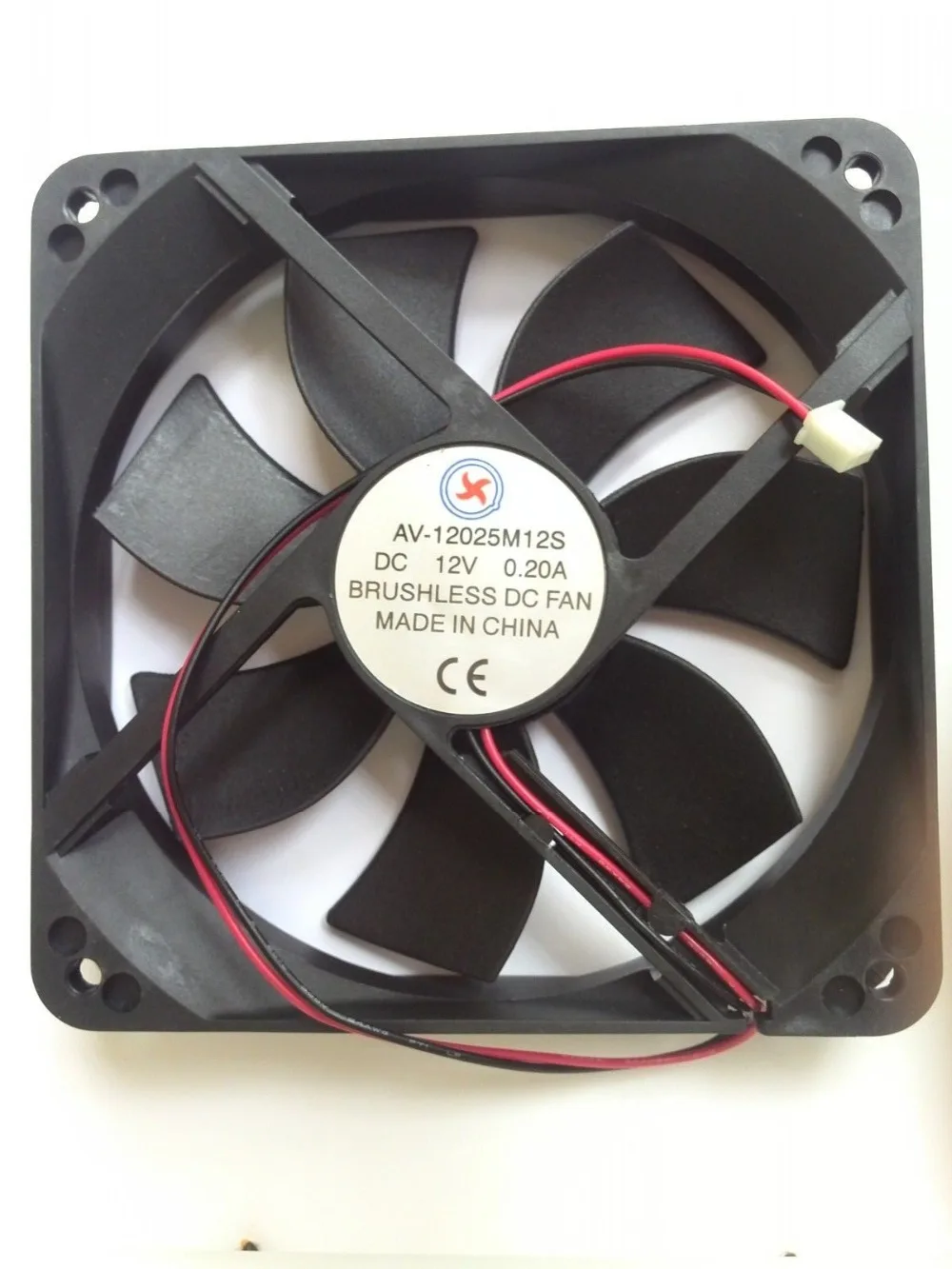 1PCSDC 2Pin 12V DC вентиляторы 120 мм x 25 Бесщеточный вентилятор охлаждения 12025s |