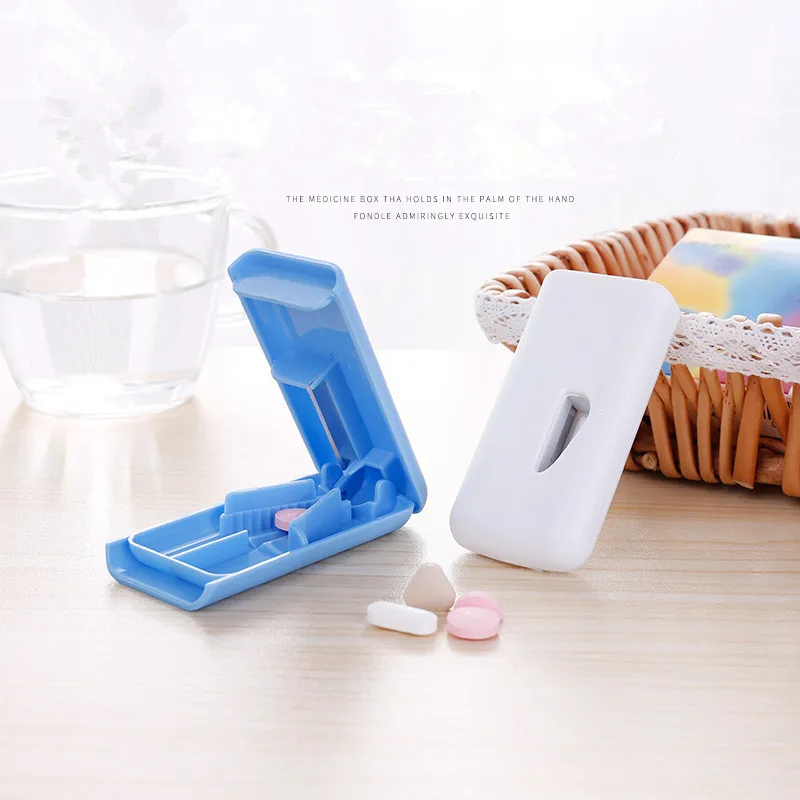 

1PC New Tablet Pill Cutter Splitter Medicine Storage Splitters Cut Slicer Home Portable Pill Cases Dispenser Random 8.2*4*1.7cm