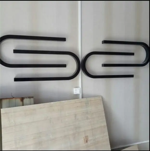 Настенный гвоздь Европейского типа показывает лак для ногтей на полке| |