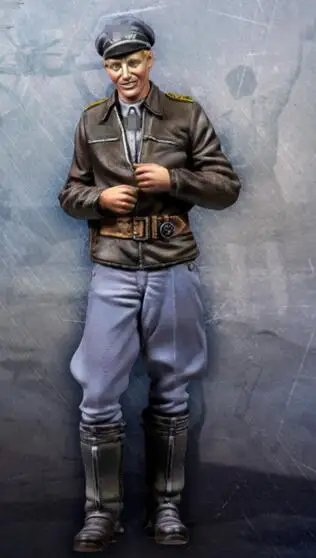 

1/35 Resin Figures German Officer 1pc