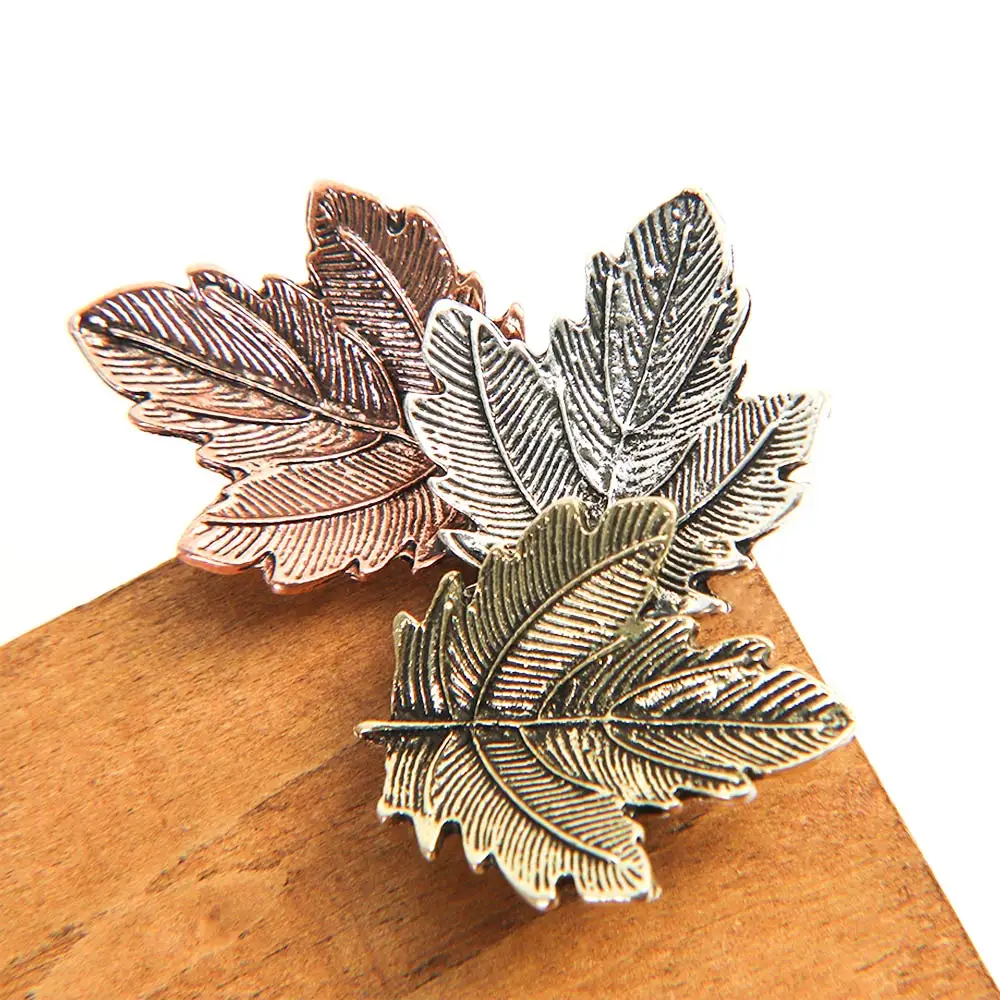 

Three Color Maple Leaf Brooch Pins Vintage Suit Sweater Collar Mixed Color Lapel Metal Pin Leaves Brooches Accessories