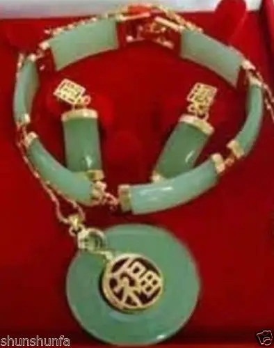 

FREE SHIPPING>>@> FREE SHIPPINGBeautiful green Jade Bracelet earring Necklace set Natural jewelry