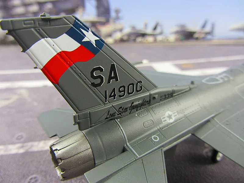 ВВС США F16 F16C F16D боевой сплав сокола собран несколько 1: 72 установленная на самолете ракета