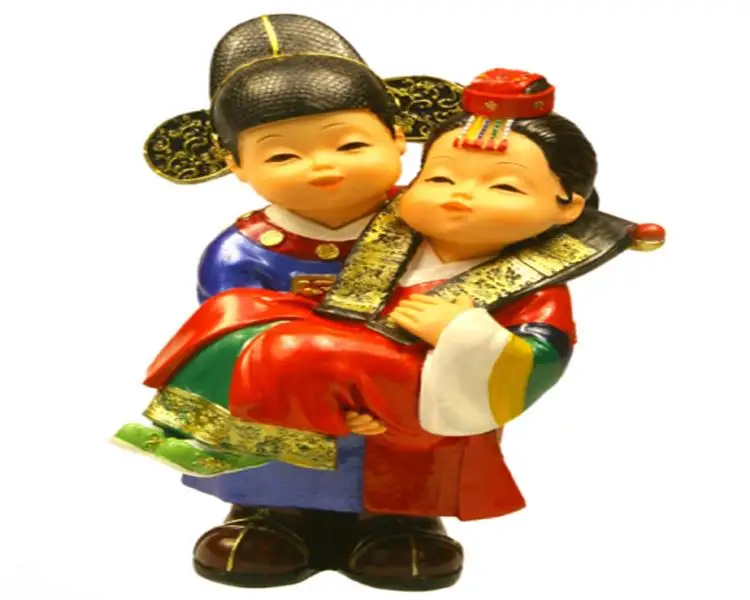 Korean style Resin Crafts The Bridegroom Carried His Bride Figurine