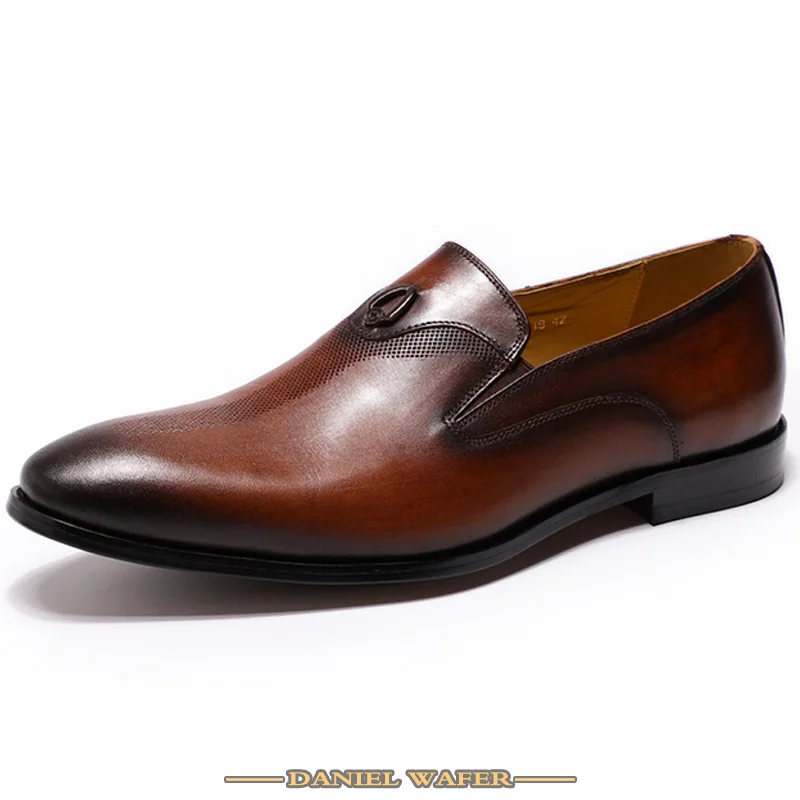Роскошные мужские туфли из натуральной кожи; офисные Свадебные модельные туфли; цвет коричневый, черный; ручная роспись; металлические украшения; мужская повседневная обувь; Лоферы для мужчин - Цвет: Brown