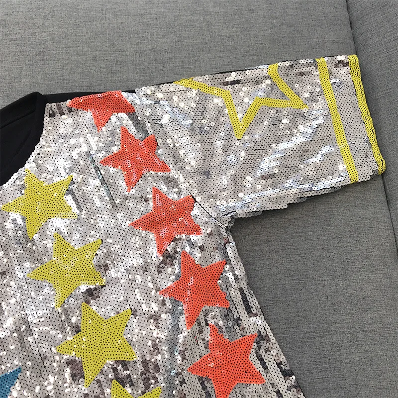 Длинная и свободная футболка со звездами и блестками, костюм с круглым воротником на лето года