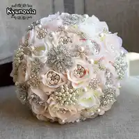 Kyunoviaラウンド赤面花束ティアドロップ蝶ブローチブーケ代替カスケードブーケクリスタルウェディング花FE87