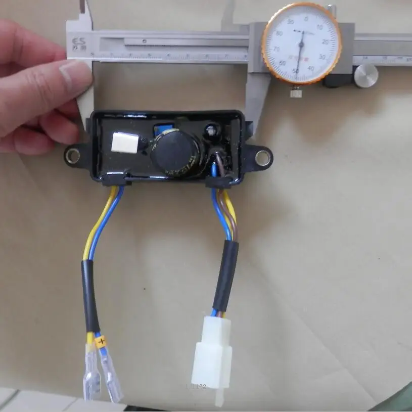 3KW 2KW 250V 220UF SQURE AVR 6 WIRES 7