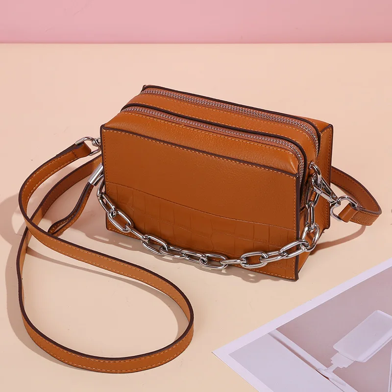 

European and American fashion leather handbag 2018 bag handbag shoulder diagonal personality lock small square bag